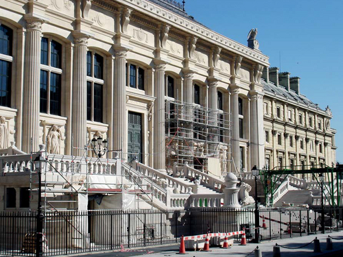 Rénovation énergétique du patrimoine public : Analyse des contrats publics à disposition des collectivités pour la rénovation